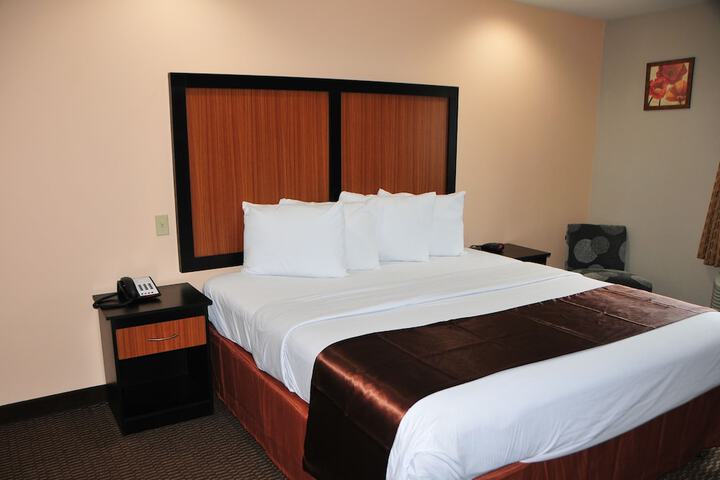 Paradise Inn & Suites