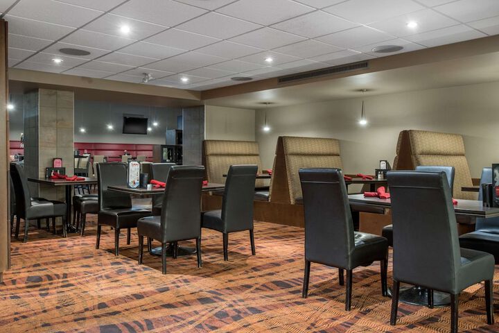 Clarion Hotel & Suites