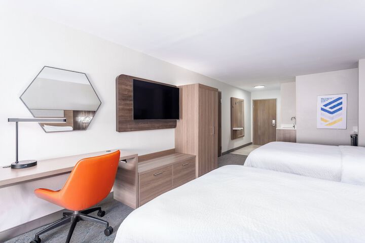 Holiday Inn Express & Suites Lancaster by IHG