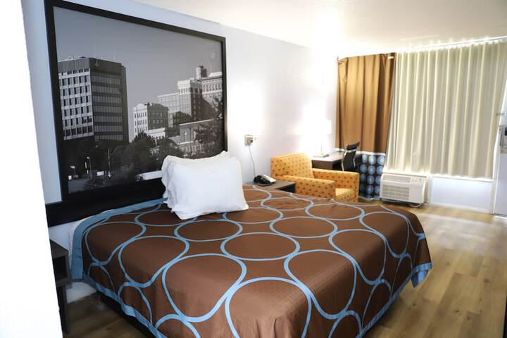 Room 3 of 8