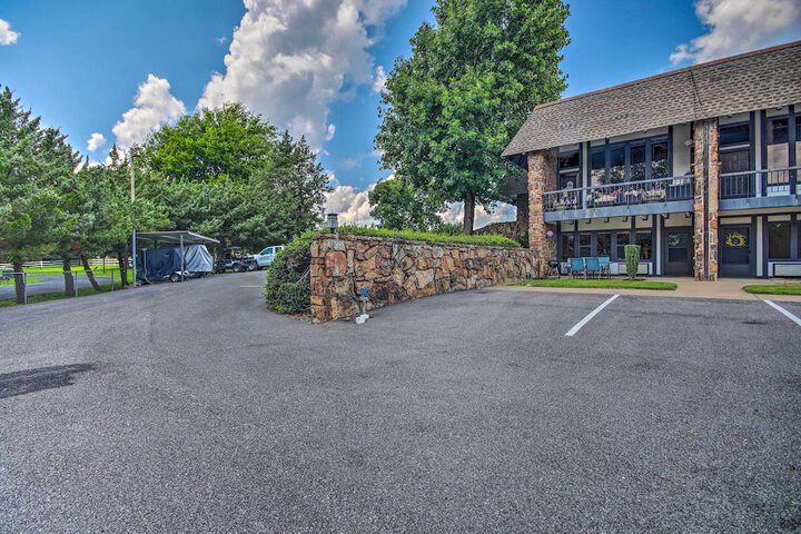 Pool Access: Condo w / Patio in Afton