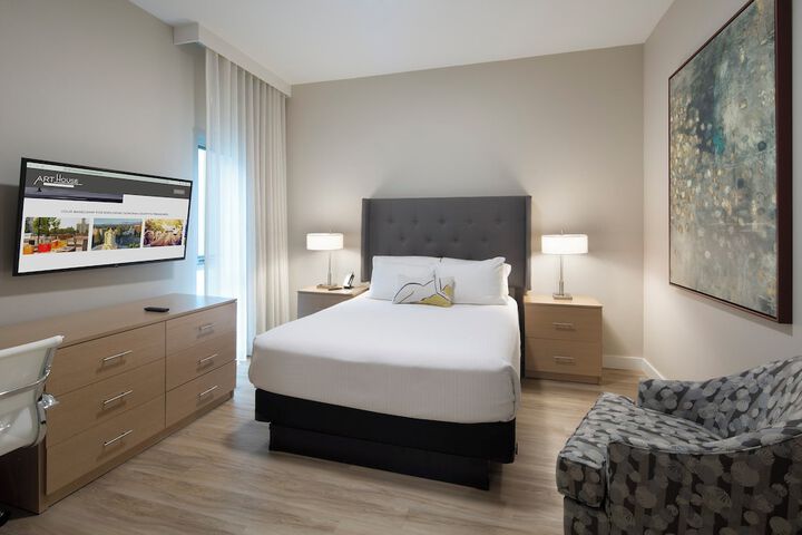 Art House Hotel and Suites