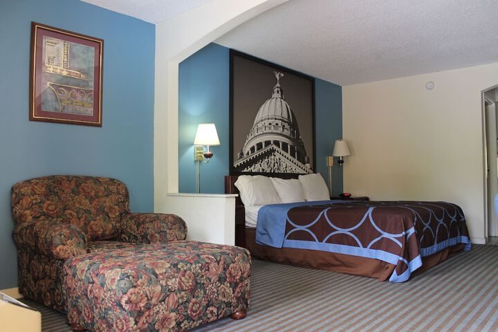 Room 6 of 25