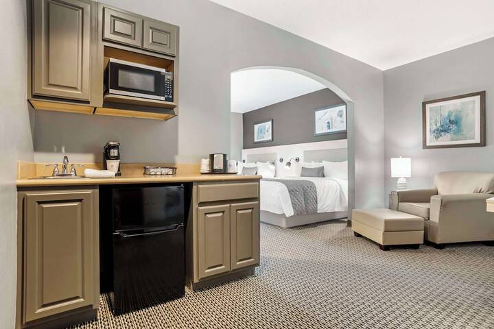 Room 25 of 37