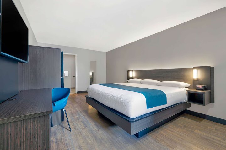 Room 12 of 27