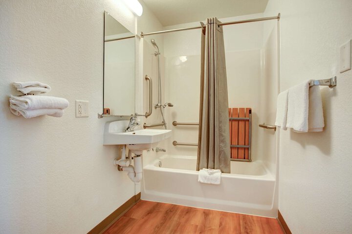 Room 14 of 28