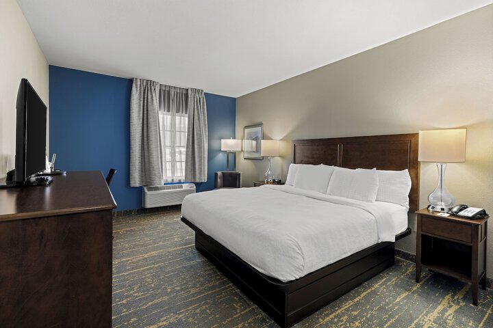 Room 32 of 46