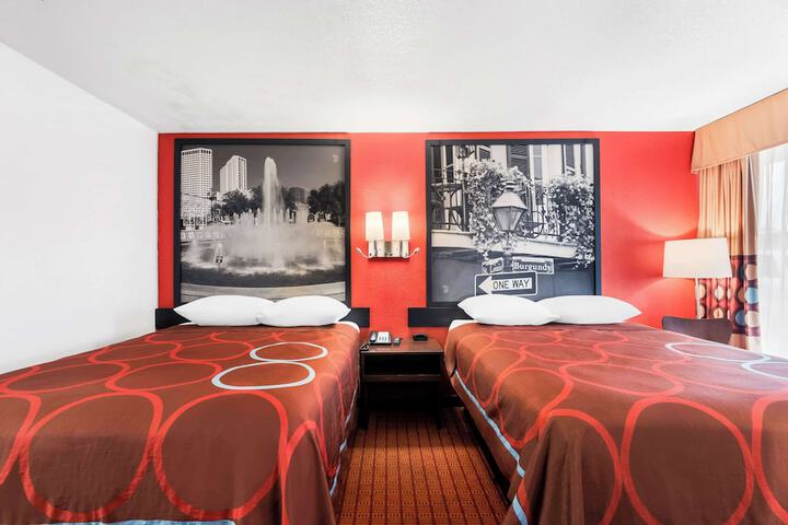 Room 17 of 33