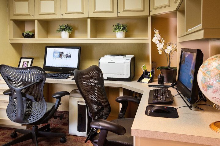 Business Center 37 of 38