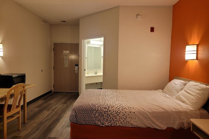 Modern Stay 39 Lakeview by OYO Minonk Garden