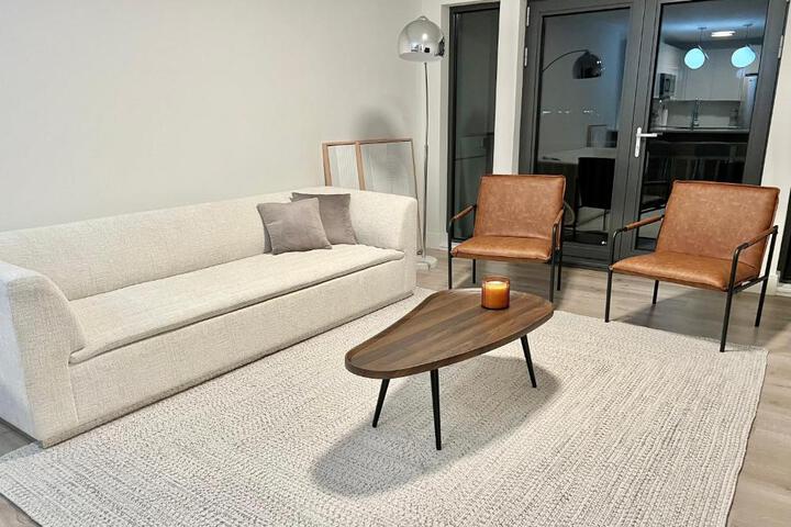 Modern 2 Bed Furnished Apartment in Quincy