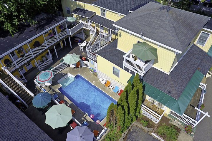 Beach Motel & Suites