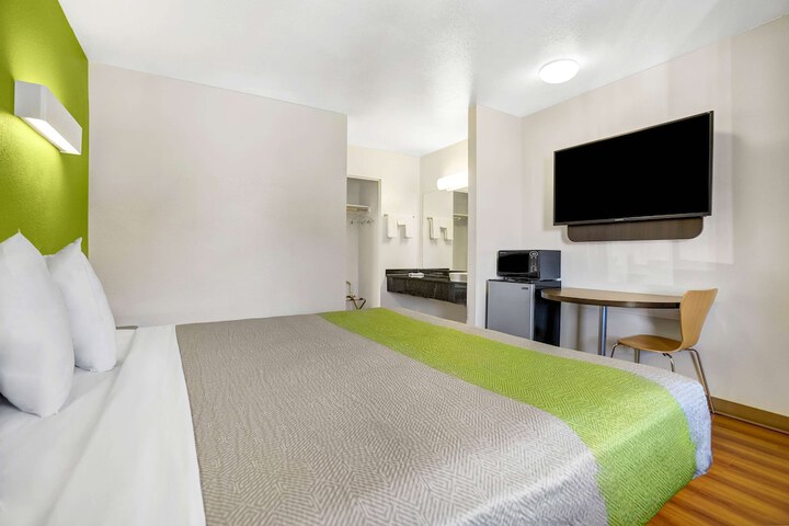 Room 15 of 39