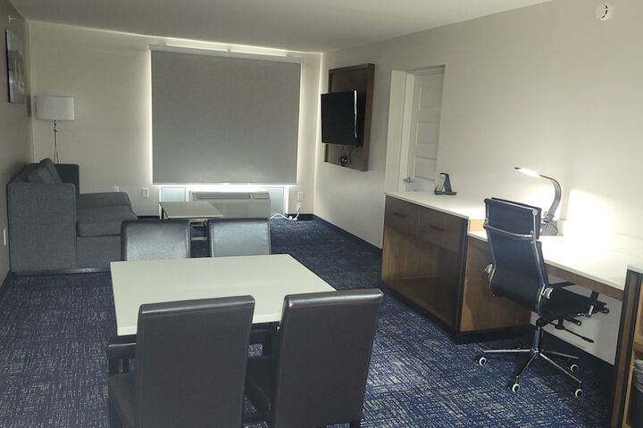 Room 12 of 30