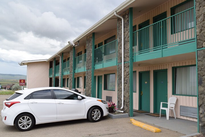 Travelers Inn & Suites