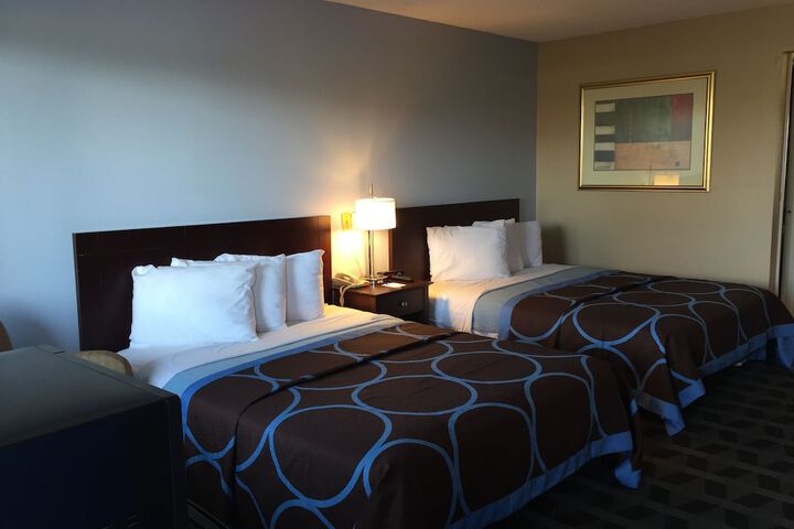 Room 4 of 16