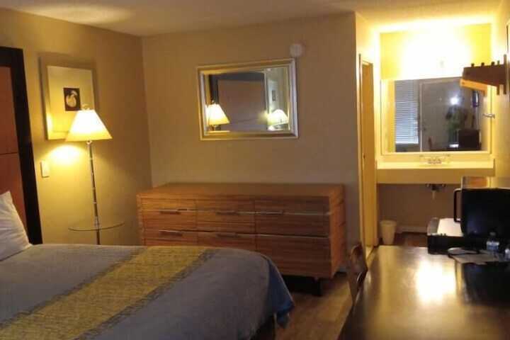 Room 27 of 42