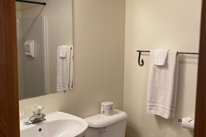 Room 106 of 210