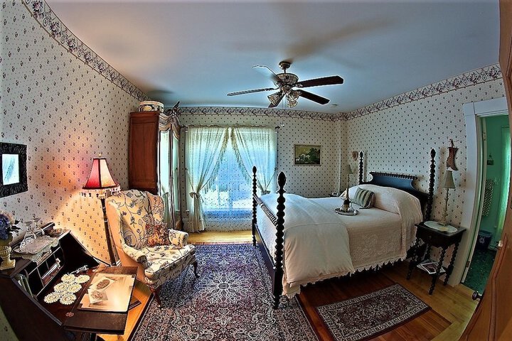 Room 8 of 19