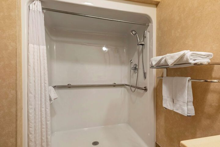 Room 6 of 34