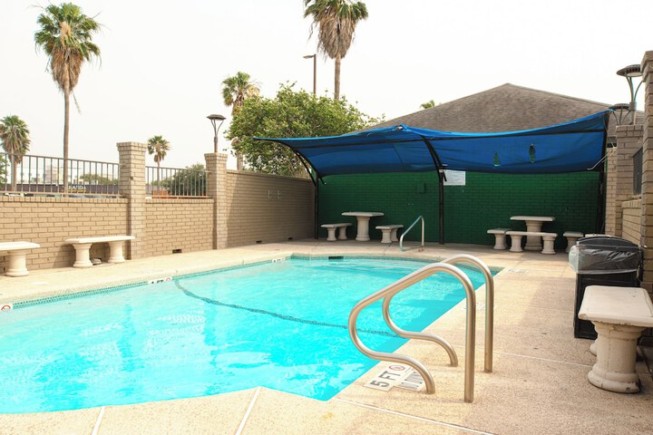 Pool 15 of 51