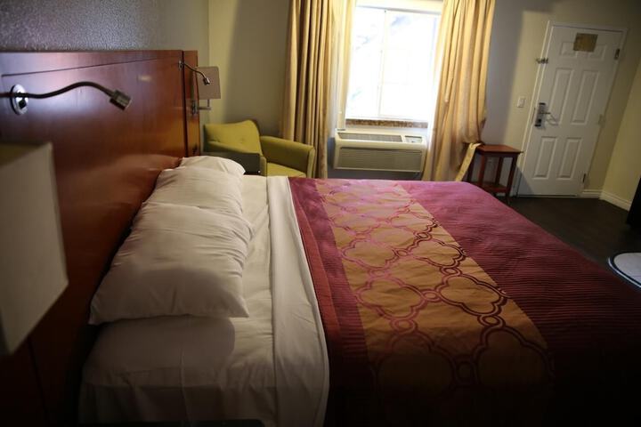 Room 22 of 34