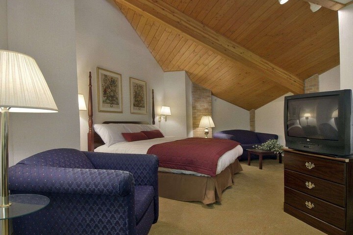 Room 7 of 8