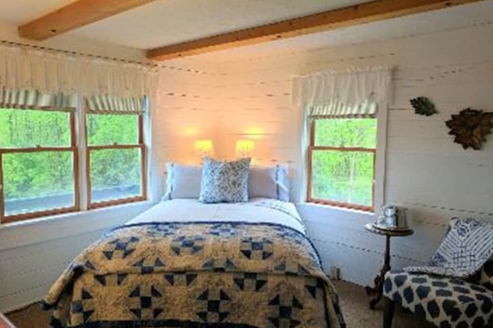 Room 10 of 34