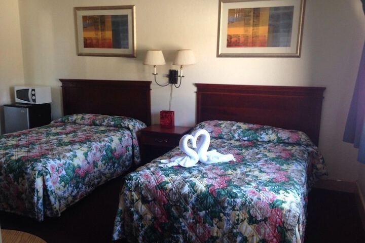 Room 6 of 8