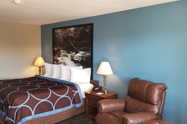 Super 8 by Wyndham McGehee