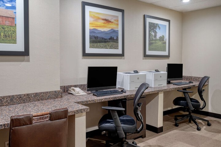 Business Center 30 of 32