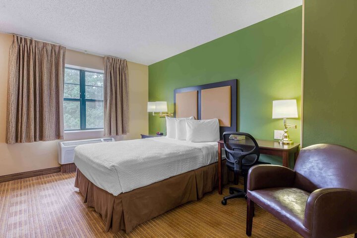 Room 15 of 28