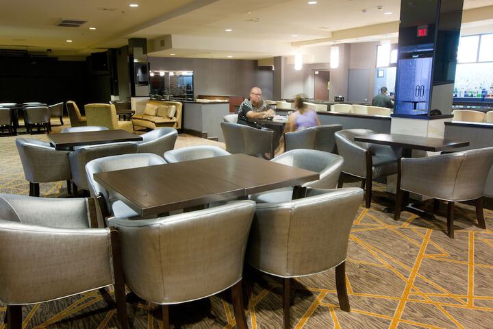 Lounge 31 of 36