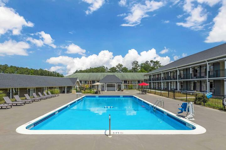Pool 6 of 30
