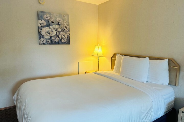 Timberland Inn & Suites