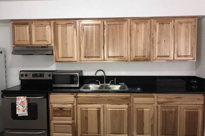 Cedar Inn & Suites
