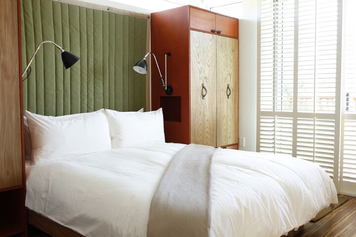 Room 10 of 32