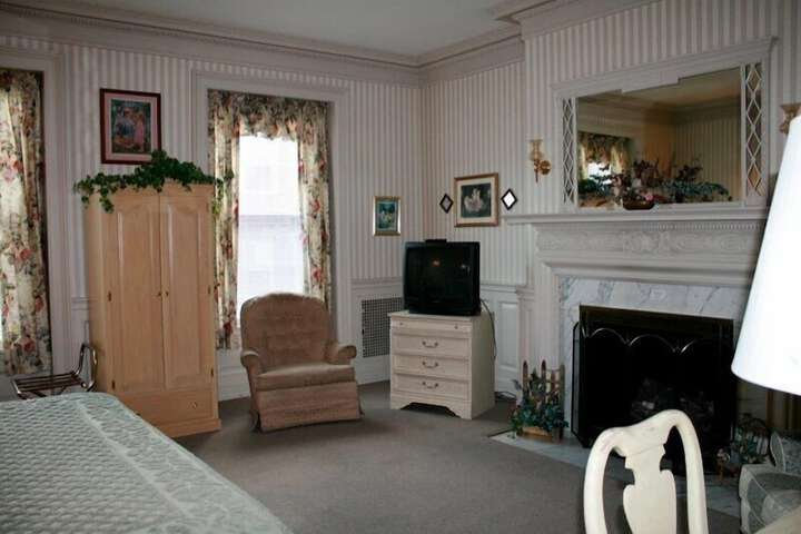 Room 9 of 42
