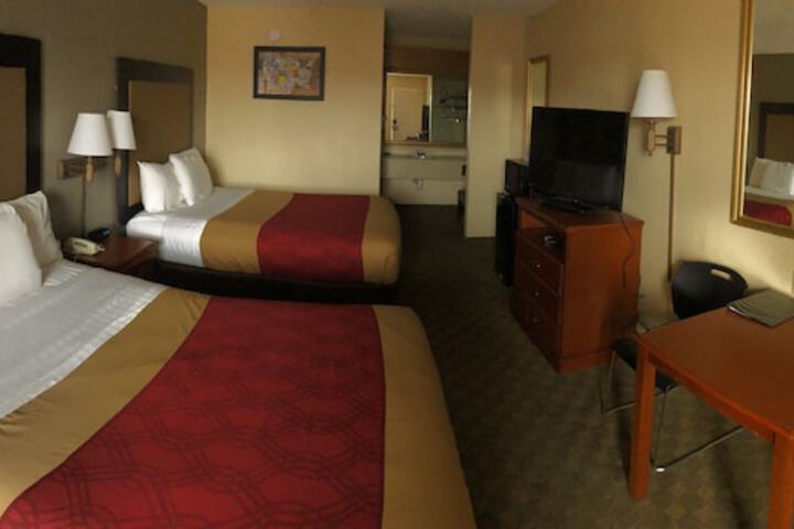 Econo Lodge Hillsboro I-35