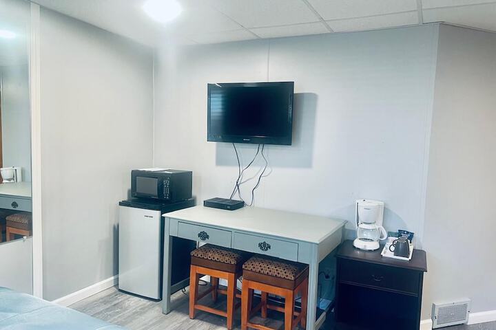 Room 10 of 16