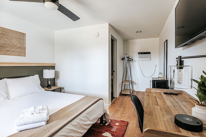 Room 16 of 52