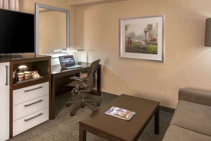 Room 10 of 37