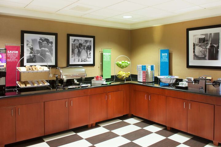 Hampton Inn & Suites Pittsburgh-Meadow Lands