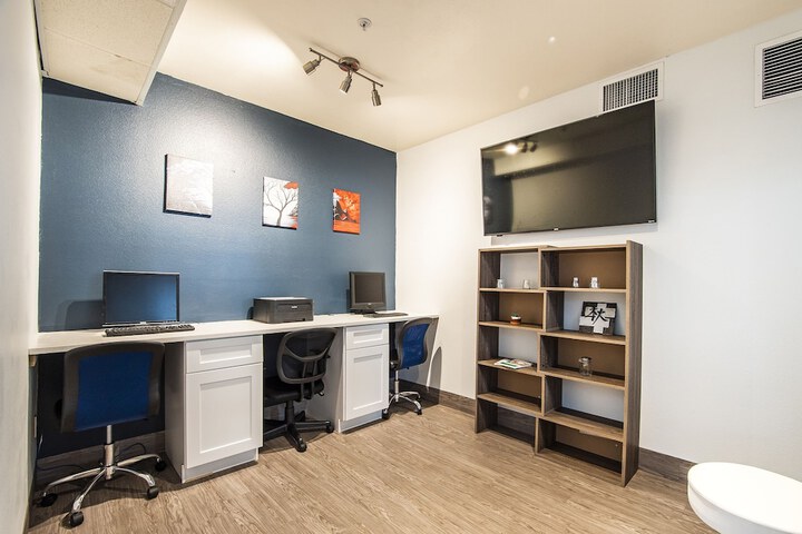 Business Center 86 of 87