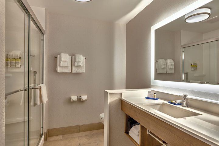 Room 11 of 28