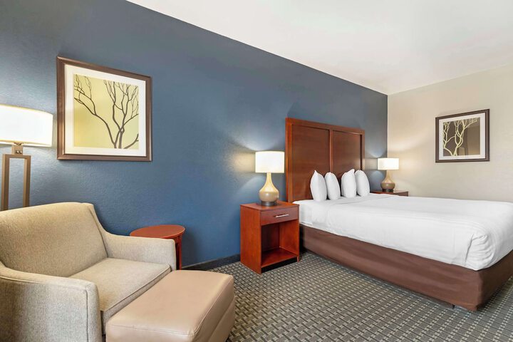 Room 12 of 38