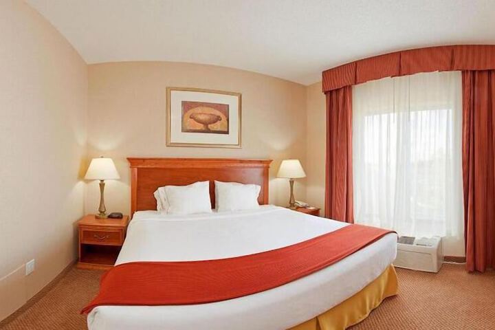 Holiday Inn Express Hotel & Suites Detroit - Utica by IHG