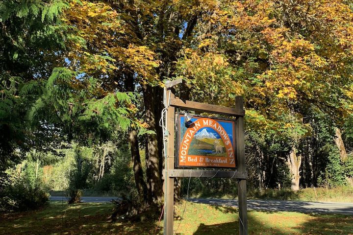 Mountain Meadows Inn