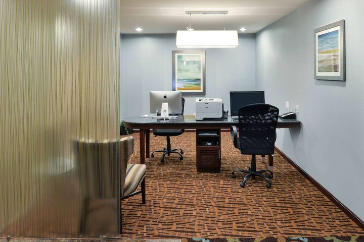 Business Center 51 of 53