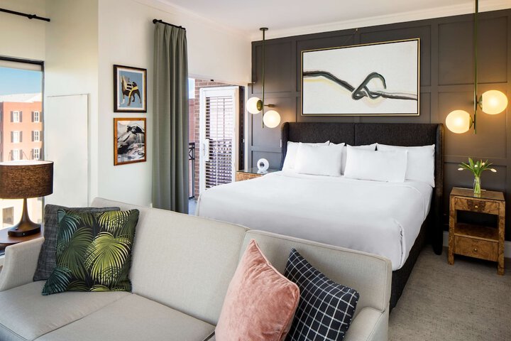 ANDAZ SAVANNAH BY HYATT